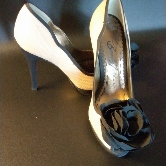 Beverly Feldman Peep Toe high heels - Picture 15 of 16